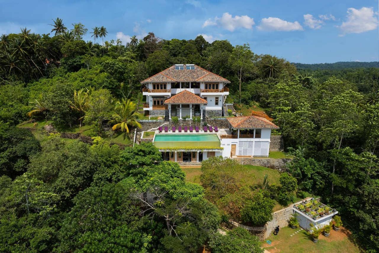 The Divine Villa タール エクステリア 写真