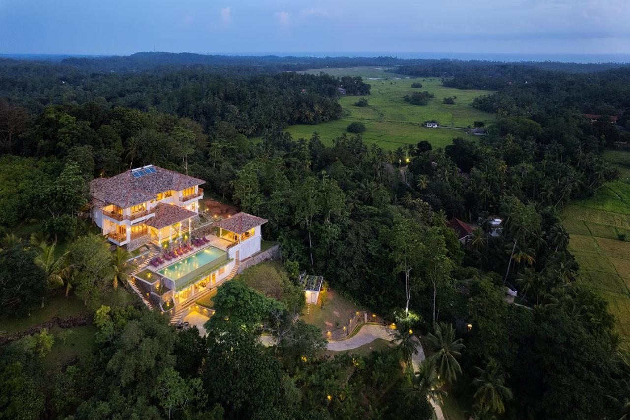 The Divine Villa タール エクステリア 写真